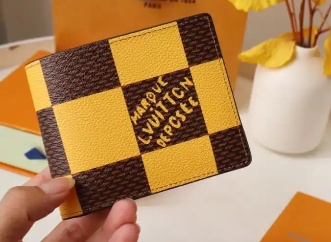 LV Wallets 4178D-0021