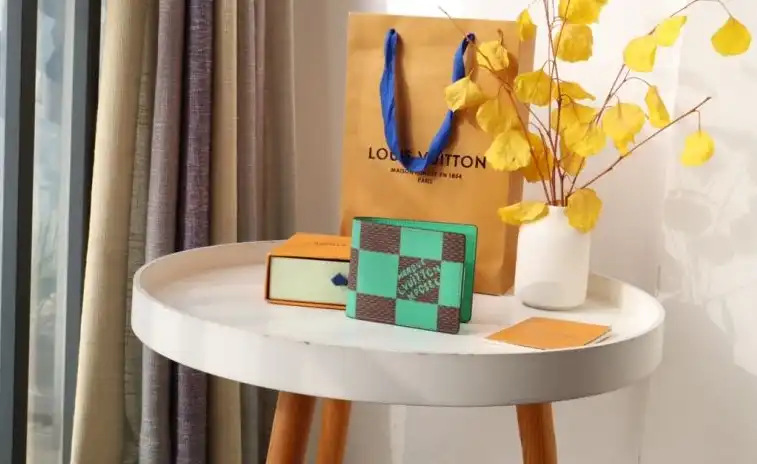 LV Wallets 4178D-0023