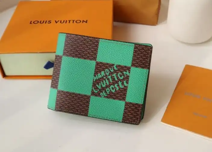 LV Wallets 4178D-0023