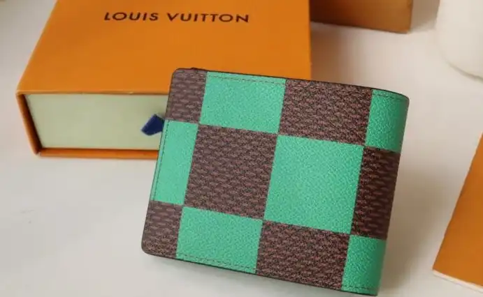 LV Wallets 4178D-0023