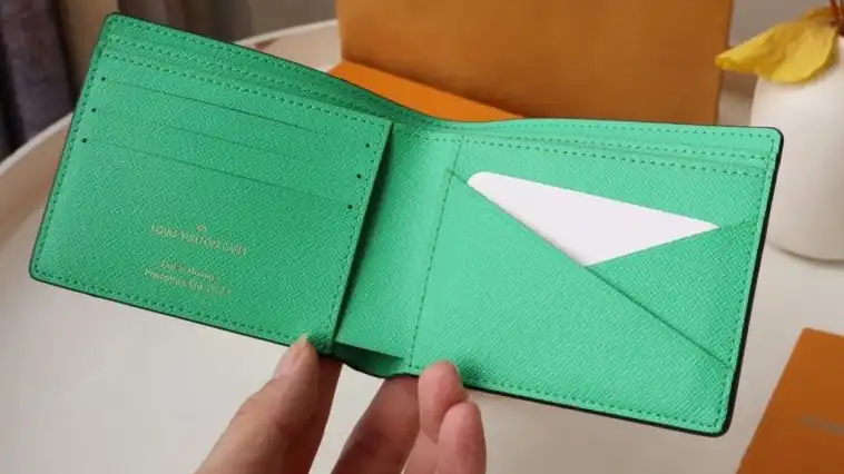 LV Wallets 4178D-0023