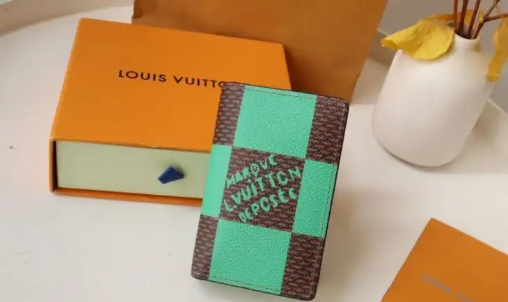 LV Wallets 4178D-0027