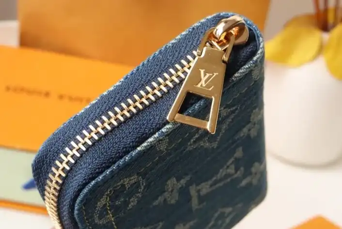 LV Wallets 4178D-0029