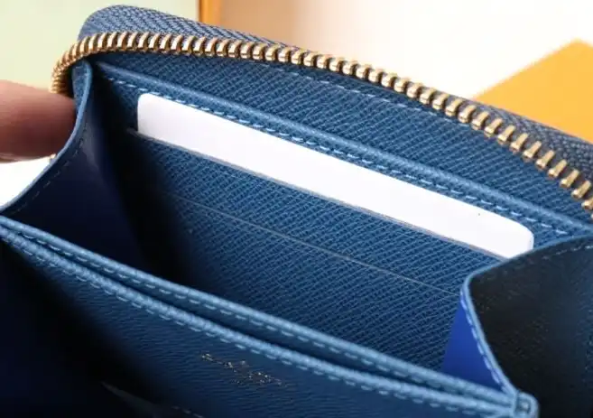 LV Wallets 4178D-0029