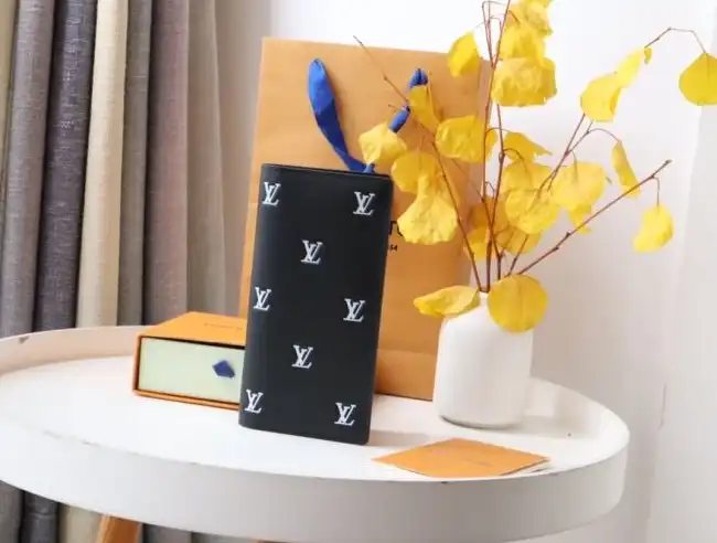 LV Wallets 4178D-0031