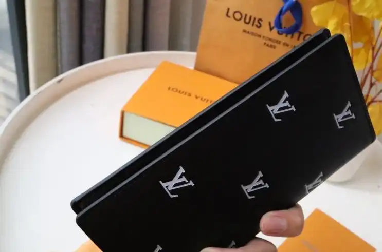 LV Wallets 4178D-0031