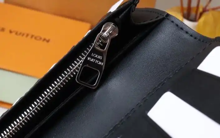 LV Wallets 4178D-0031