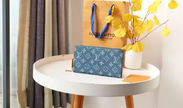 LV Wallets 4178D-0032