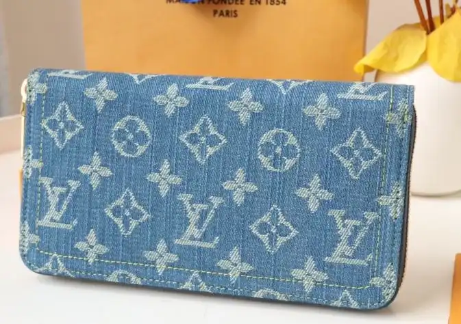LV Wallets 4178D-0032