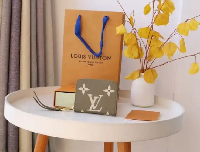 LV Wallets 4178D-0033