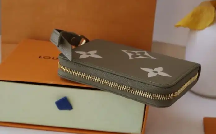 LV Wallets 4178D-0033