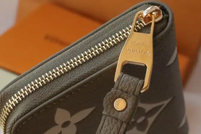 LV Wallets 4178D-0033