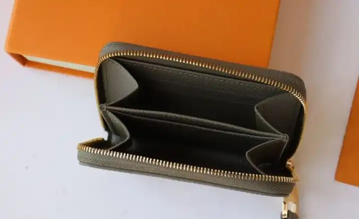 LV Wallets 4178D-0033