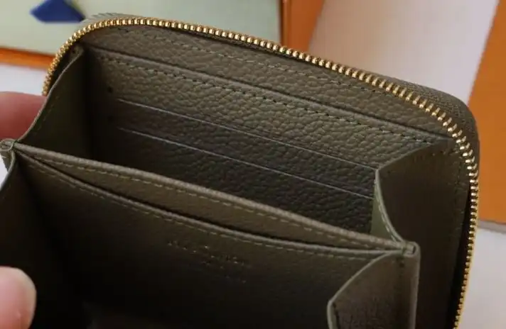 LV Wallets 4178D-0033