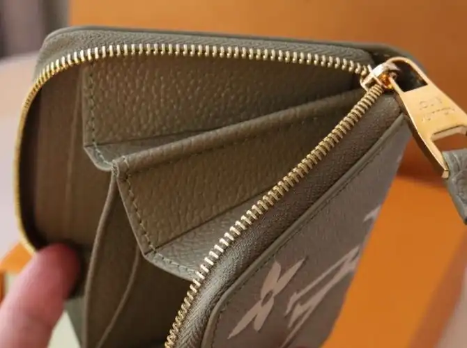 LV Wallets 4178D-0033