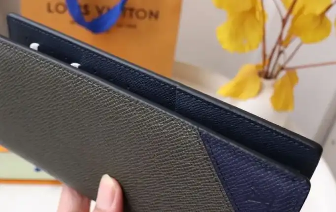 LV Wallets 4178D-0035