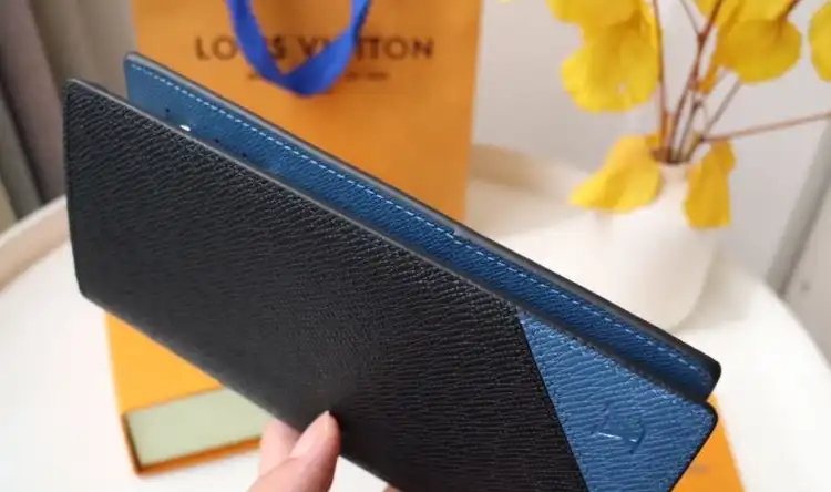 LV Wallets 4178D-0036