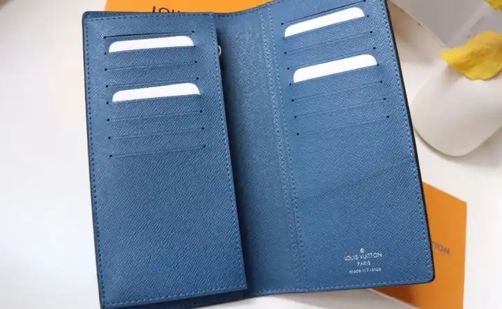 LV Wallets 4178D-0036