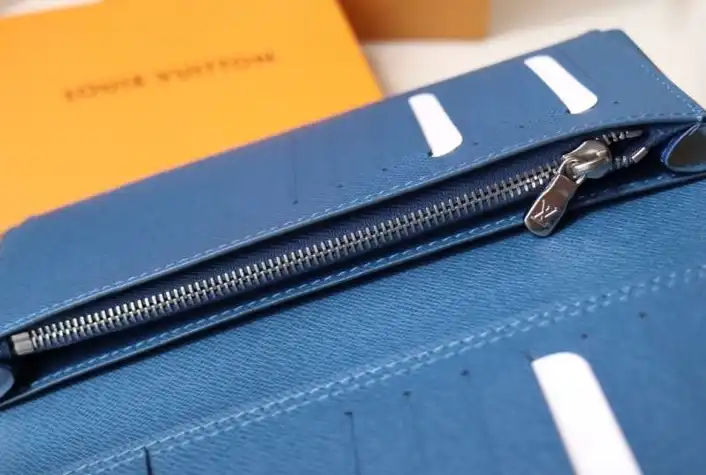 LV Wallets 4178D-0036