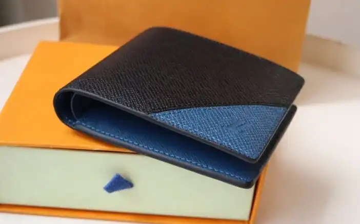 LV Wallets 4178D-0038