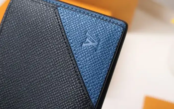 LV Wallets 4178D-0038