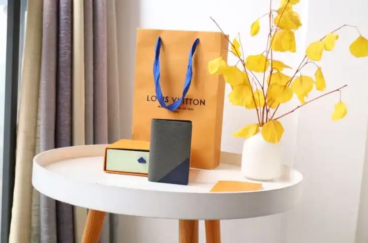 LV Wallets 4178D-0040