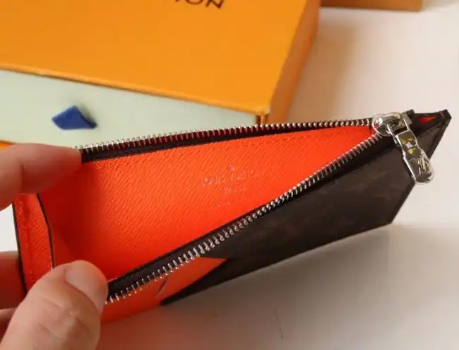 LV Wallets 4178D-0043
