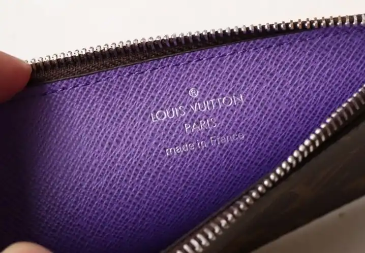 LV Wallets 4178D-0045