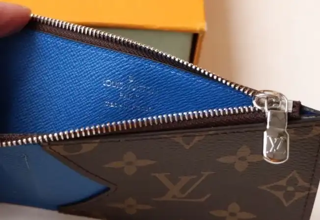 LV Wallets 4178D-0046
