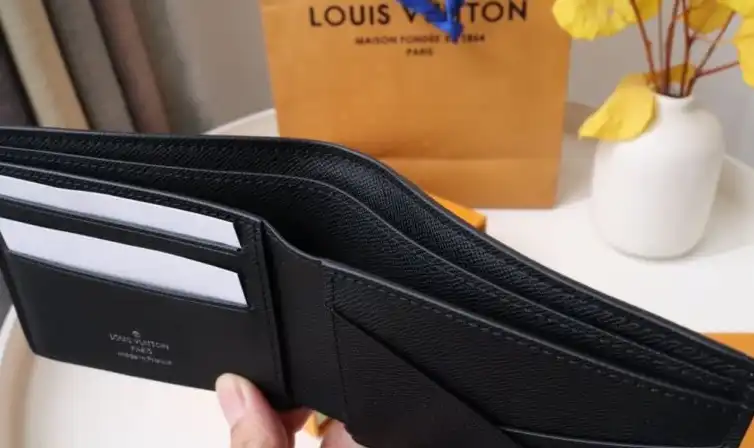 LV Wallets 4178D-0065