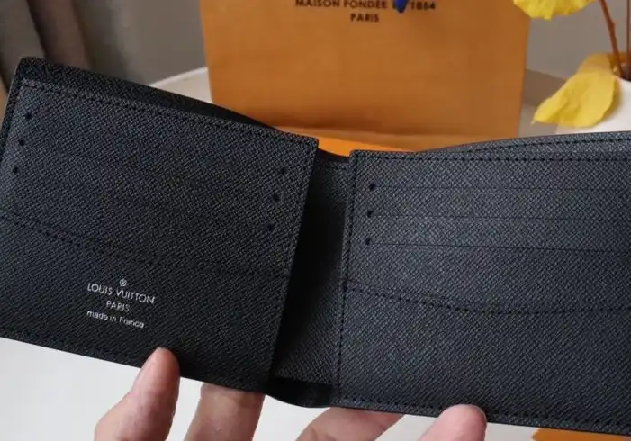 LV Wallets 4178D-0067