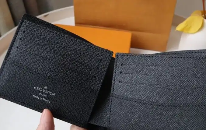 LV Wallets 4178D-0068