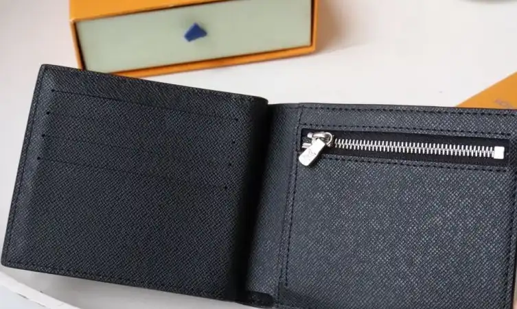 LV Wallets 4178D-0069