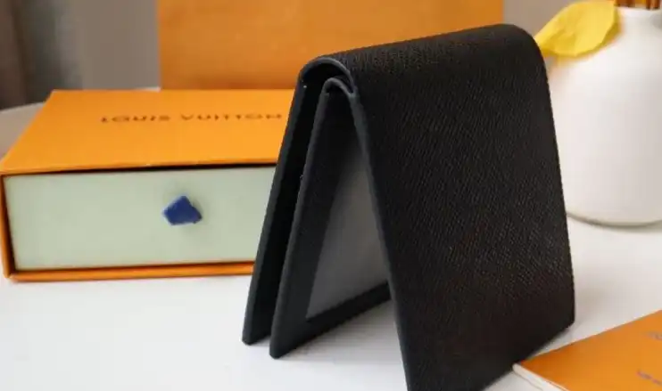 LV Wallets 4178D-0069