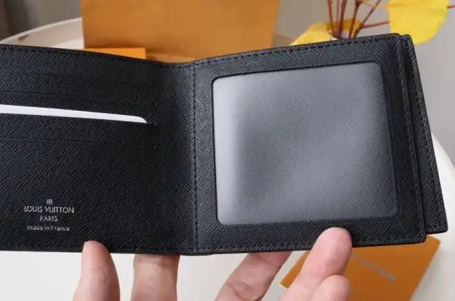 LV Wallets 4178D-0071