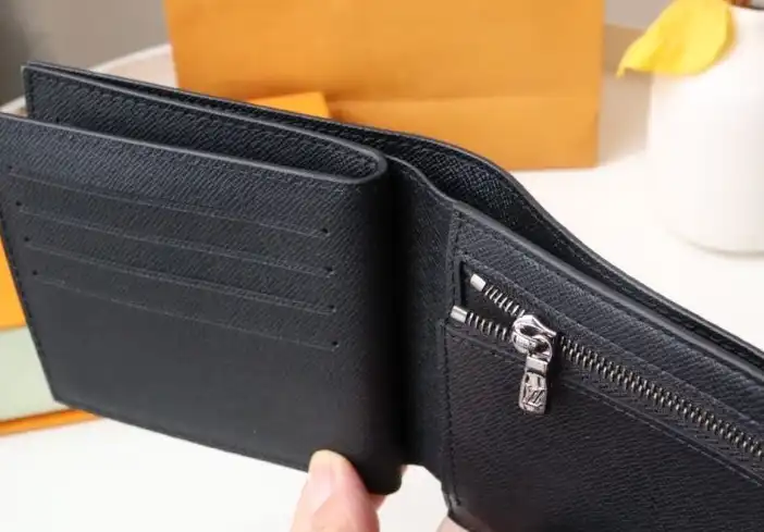 LV Wallets 4178D-0071