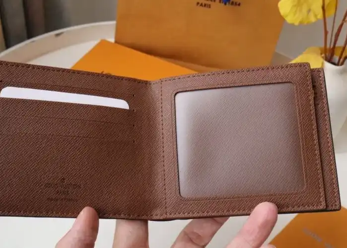 LV Wallets 4178D-0072