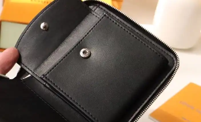 LV Wallets 4178D-0081