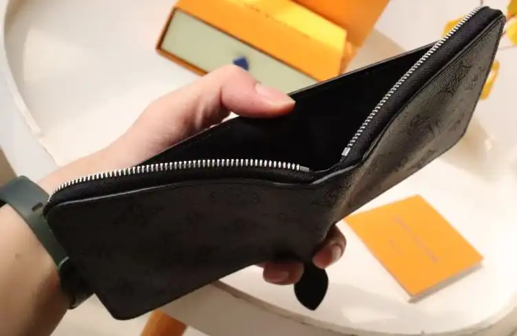 LV Wallets 4178D-0081