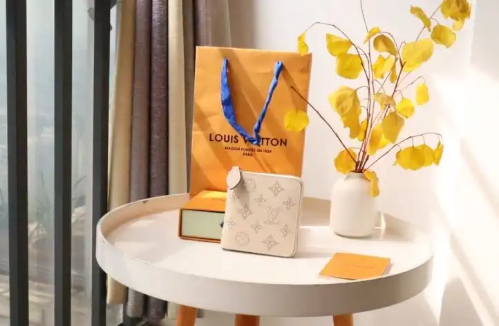 LV Wallets 4178D-0082