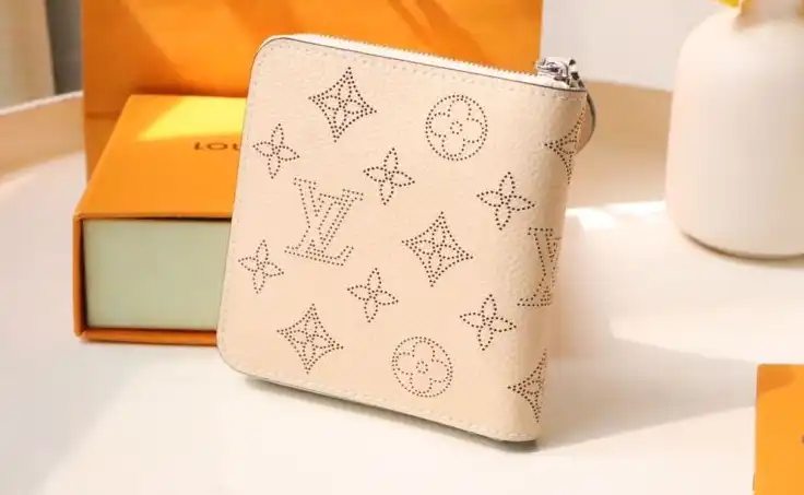 LV Wallets 4178D-0082