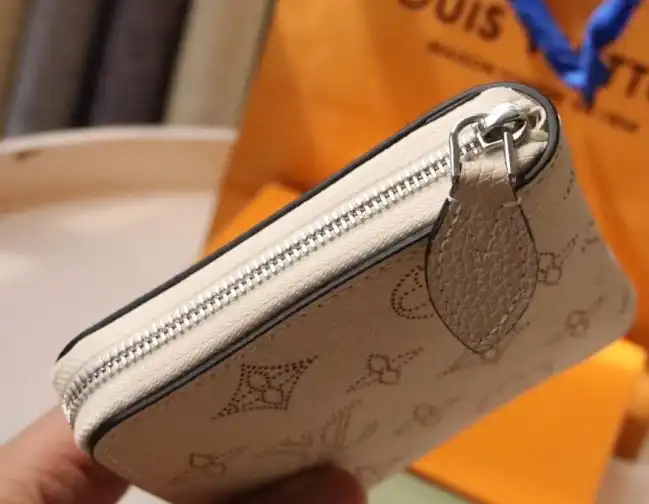 LV Wallets 4178D-0082