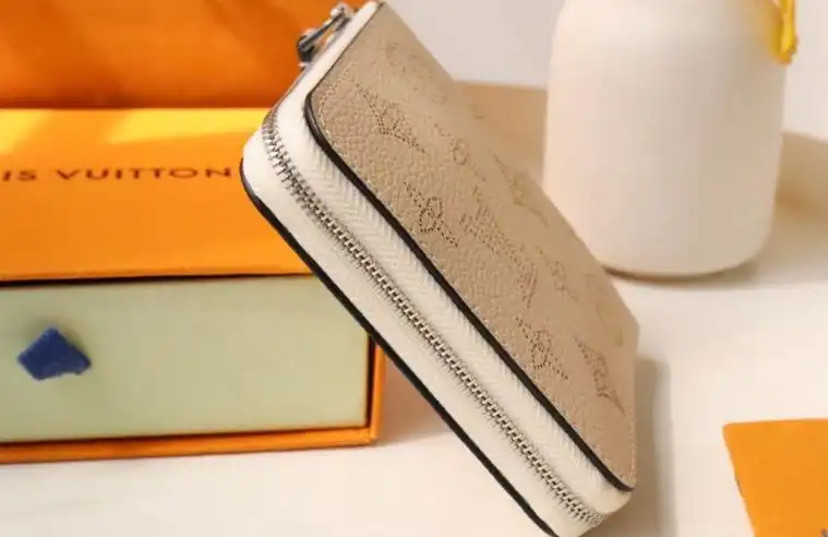 LV Wallets 4178D-0082