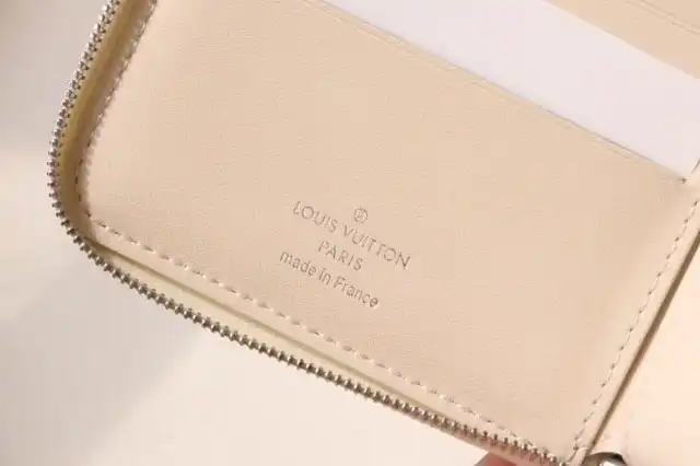 LV Wallets 4178D-0082
