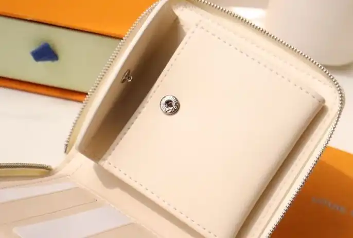 LV Wallets 4178D-0082