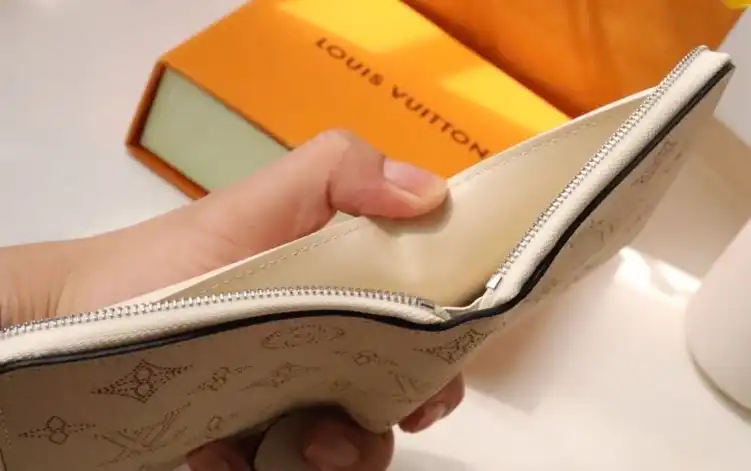 LV Wallets 4178D-0082