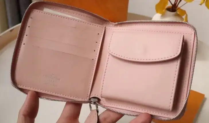 LV Wallets 4178D-0083