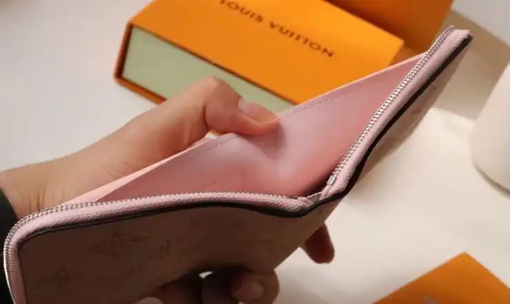 LV Wallets 4178D-0083