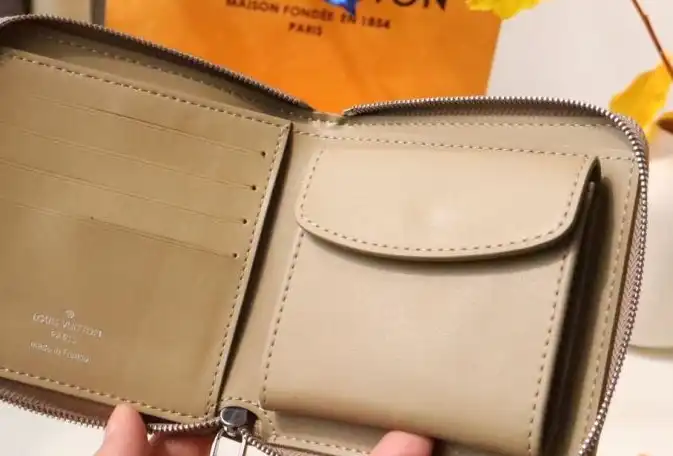 LV Wallets 4178D-0084