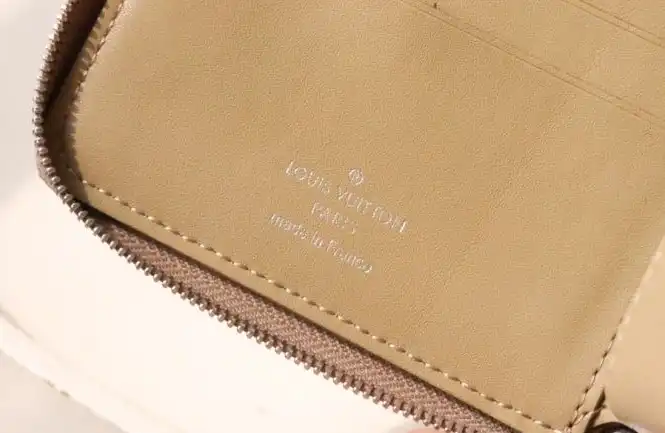 LV Wallets 4178D-0084